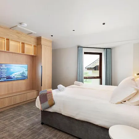 Gold Coast 3*