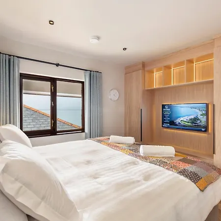 Gold Coast Hotel